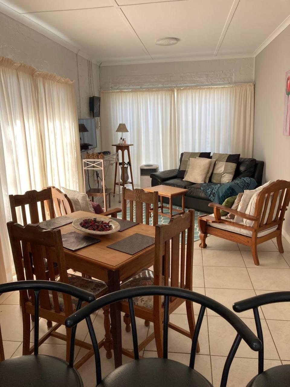 57 On Wellington Accommodation Colchester Esterno foto