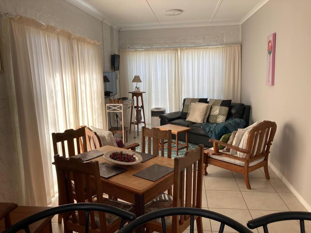 57 On Wellington Accommodation Colchester Esterno foto